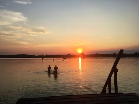 Luxury wooden house (150 sqm/single-family house/garden)