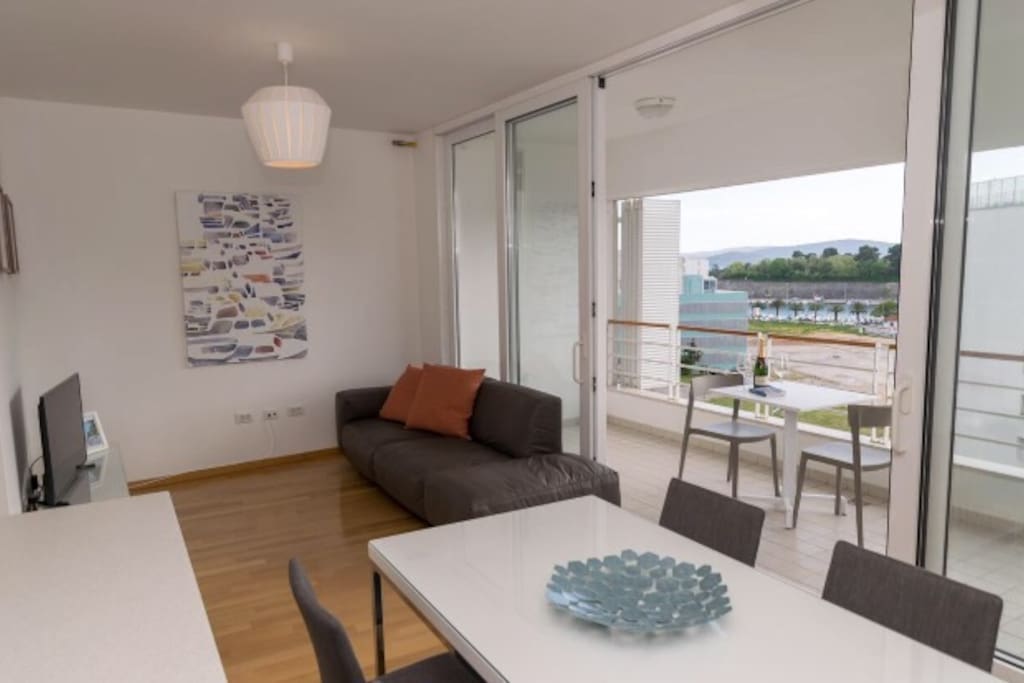 Spacious. Balcony overlooking water and Old Town