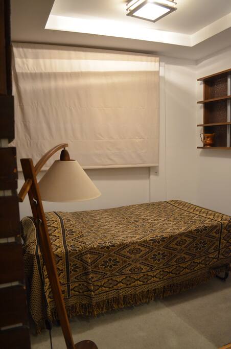 Room 1
It has and extra bed.
Tiene una cama extra.