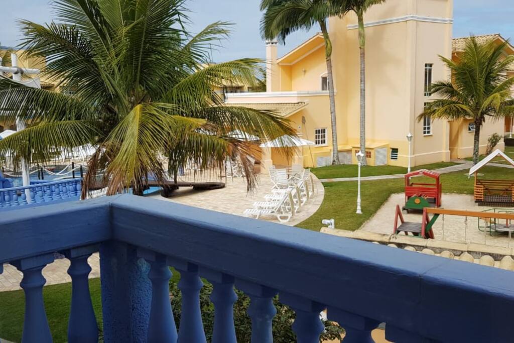Sacada com vista para piscina