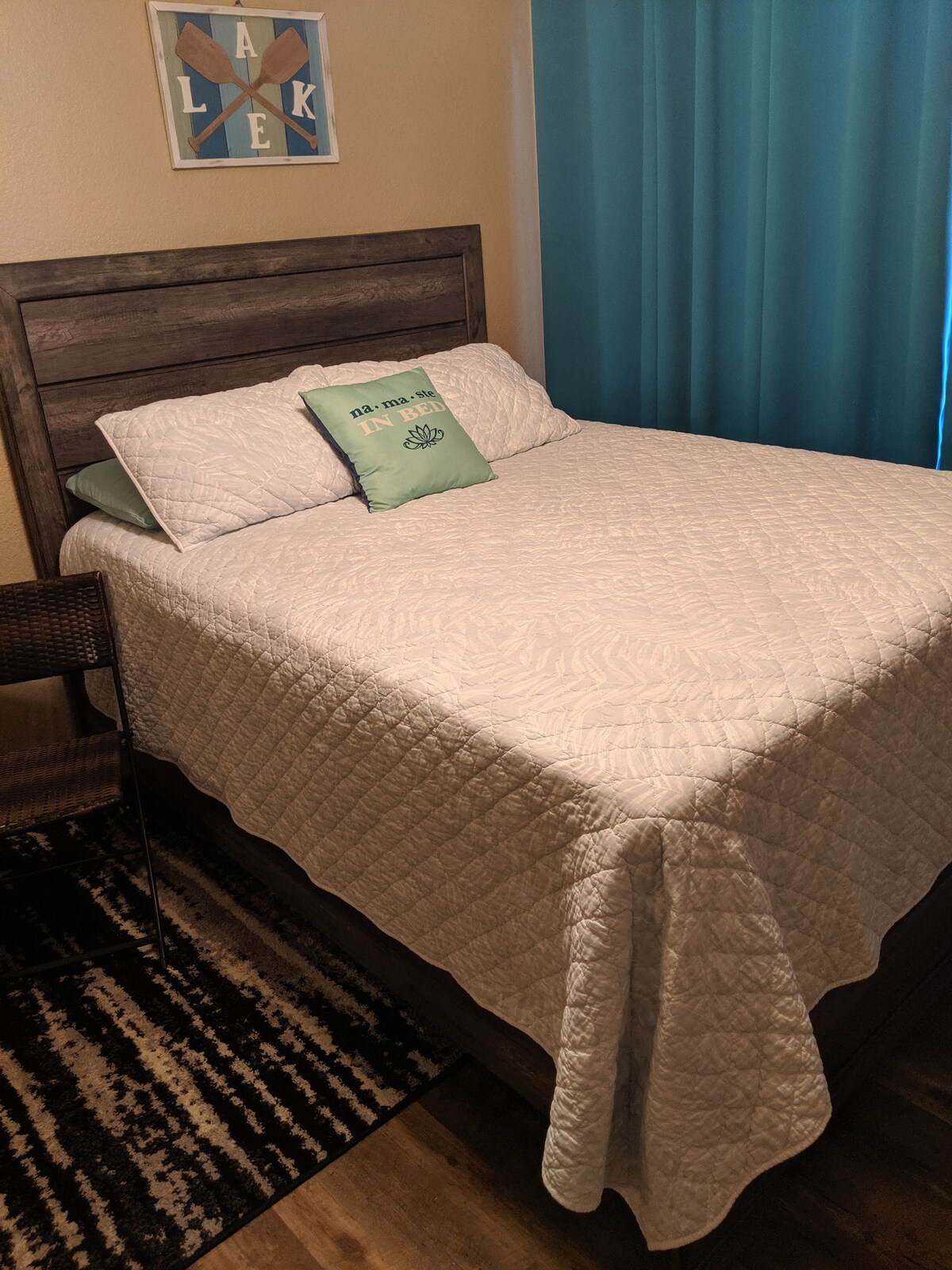 Comfy Queen bed with 3 inch cool gel memory foam topper.