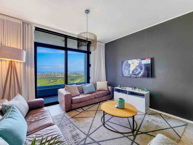 Bay View Executive Apartment with Private Office gallery image 3