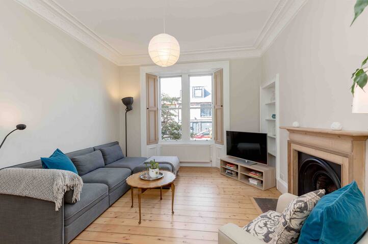 Cosy number 19 with private parking for three cars gallery image 5