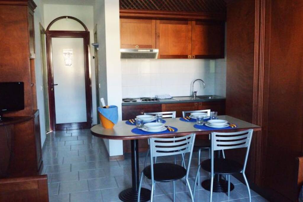 Cucina-soggiorno-sala da pranzo