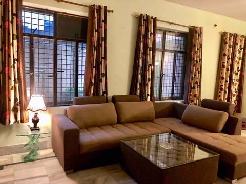 6 Bedroom fully furnished bungalow (w/ garden)