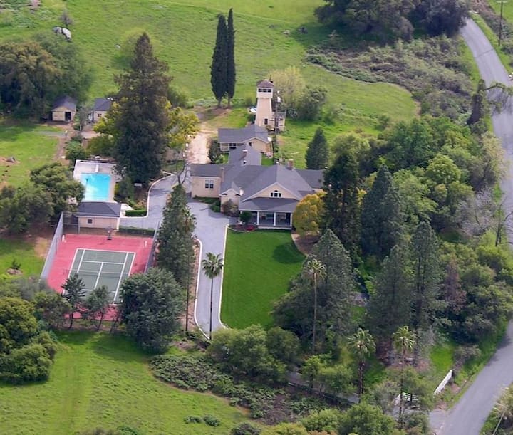 Victorian Farmhouse & Cottage at Green Hill Ranch