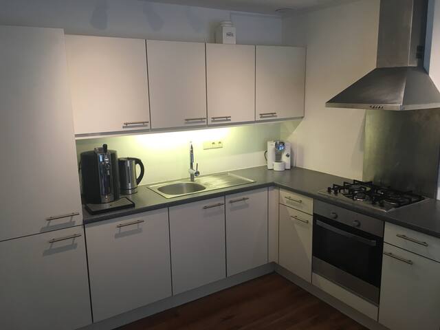 2 BR Apt Central in the Jordaan with Balcony gallery image 3