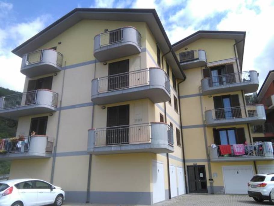 Esterno dell'edificio: l'appartamento è situato al terzo piano