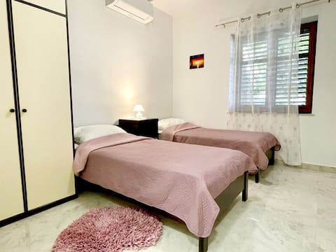 2 Small apartment near the sea