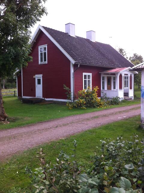 リサの宝石-フレースケロースの小さな赤い家