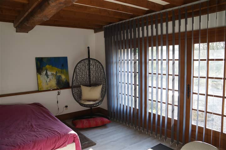 Студио на приземния етаж с люлка