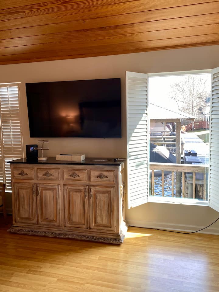 Master Bedroom w/65” TV