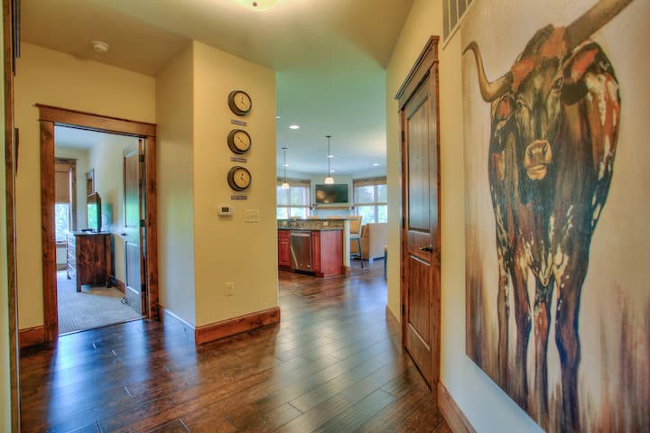 Welcome to the Bozeman Treehouse on Main Street gallery image 4