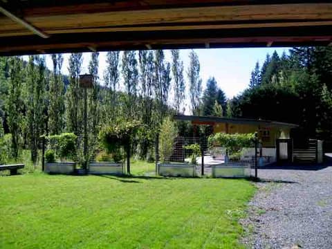 Goldfinch cottage
Private acreage