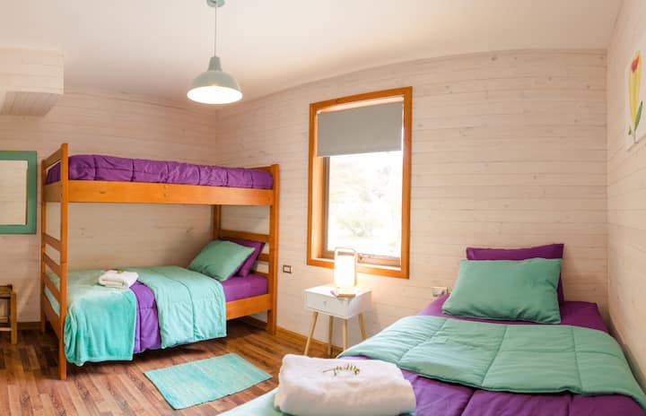 Sabemos que quieren sentirse como en casa, por eso todas nuestras habitaciones están equipadas con ropa de cama y toallas