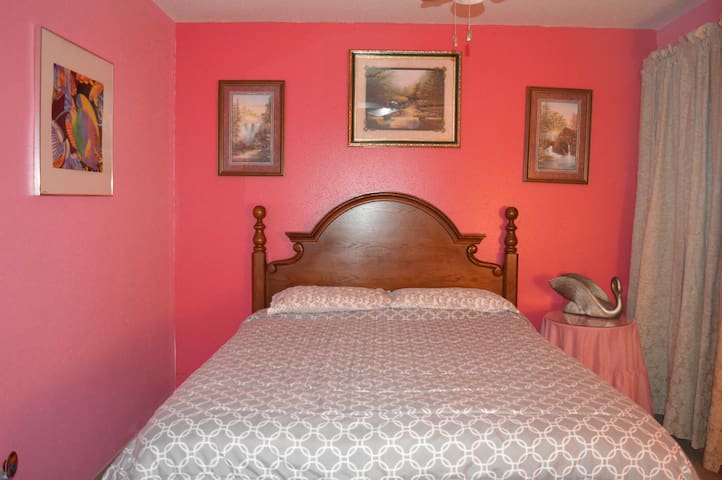 Superb Homestay w/QUEEN bed near IAH/ USMLE