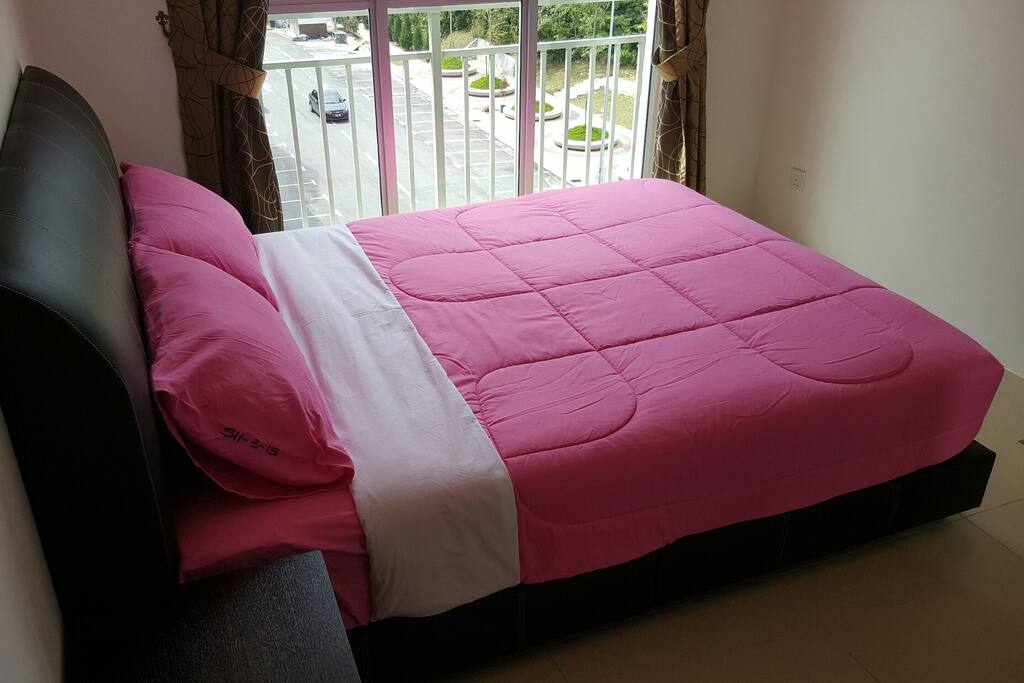 Master bedroom with a Queen size bed