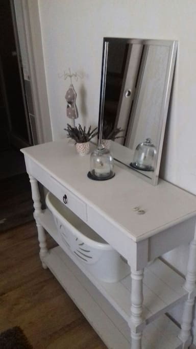 miroir est etagere et porte manteau avec cintre