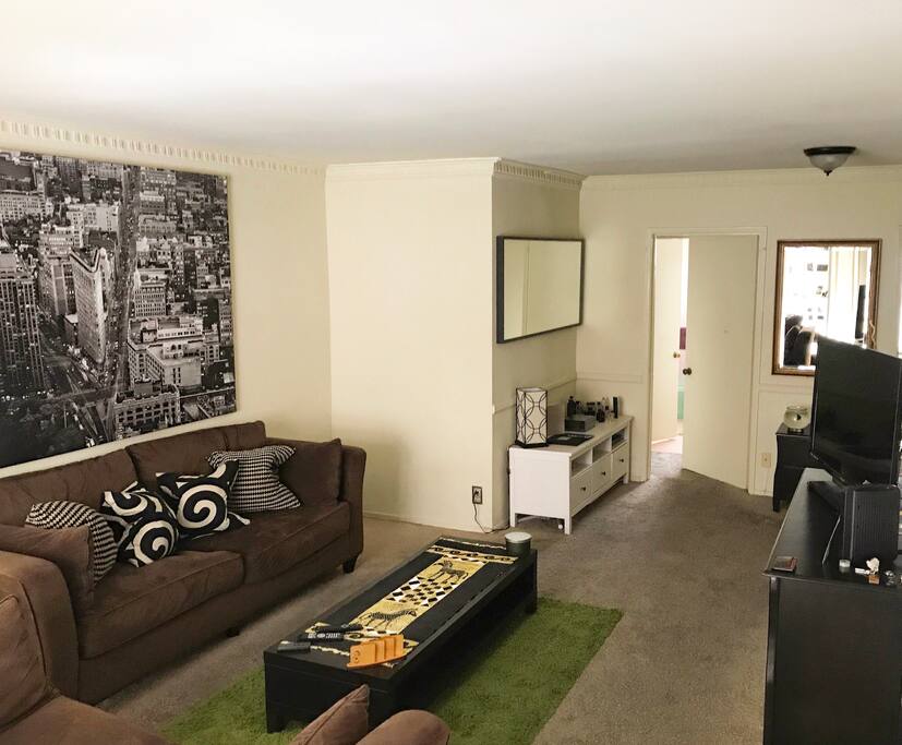 Living room with HD Smart Philips TV, access to Hulu and Vudu