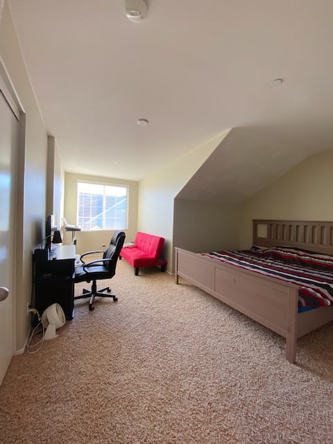 Townhouse King Size Bedroom in Chino 24hr Gym 中文可