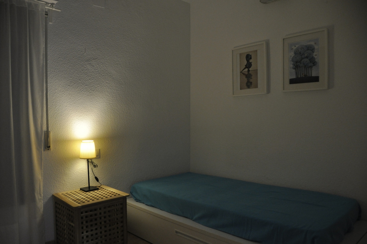 Dhomë me krevat dhe fole