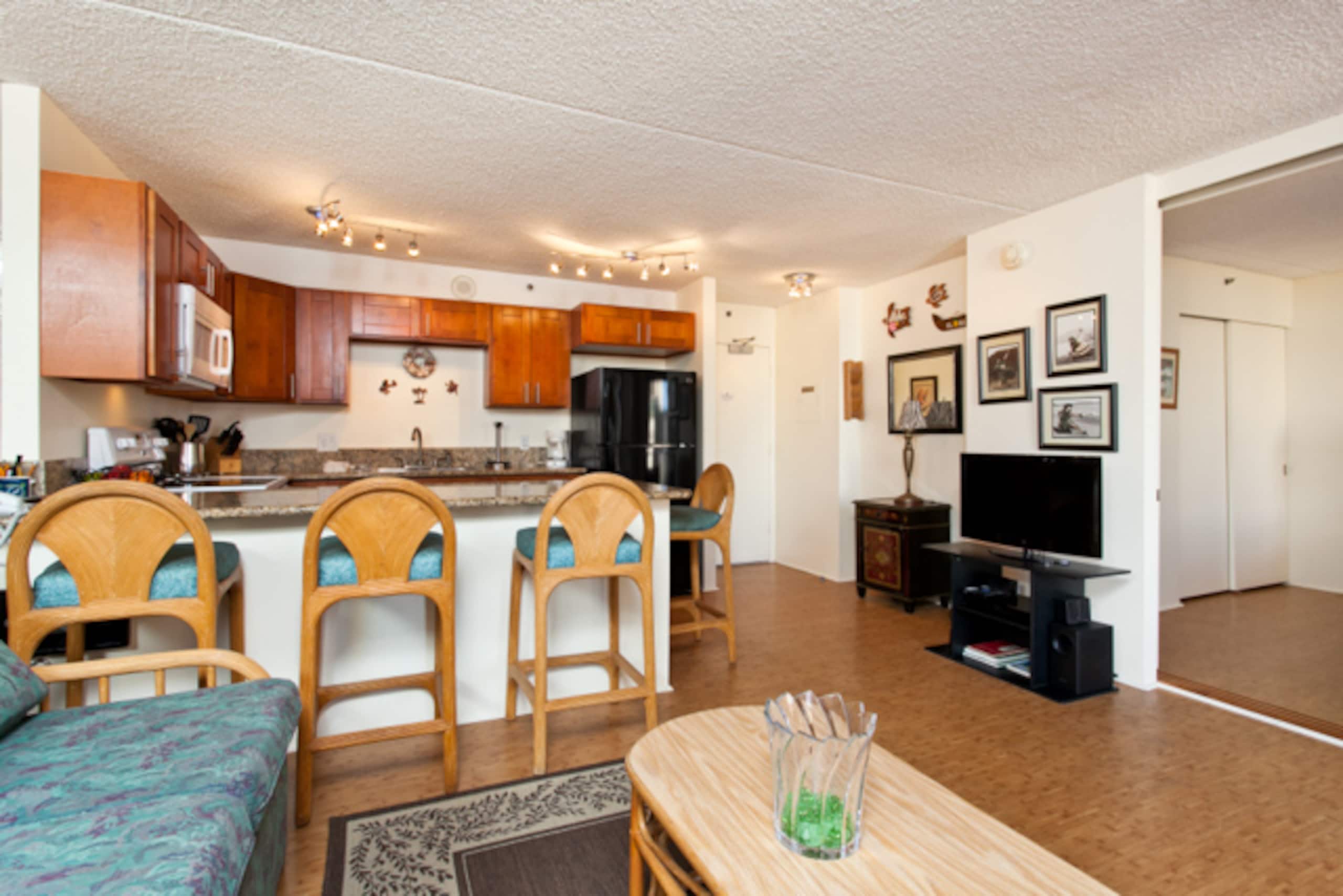 Condo in Honolulu · ★4.55 · 1 bedroom · 2 beds · 1 bath - Image 4