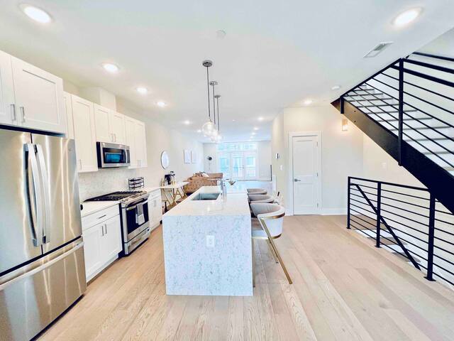 Luxurious 3BR @ H St Corridor Free Cancellation gallery image 2