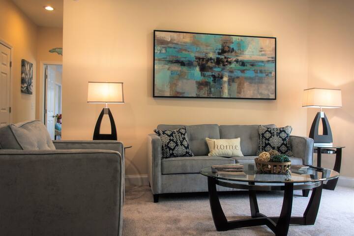 COME STAY WITH US! AT Spacious & Private Retreat !