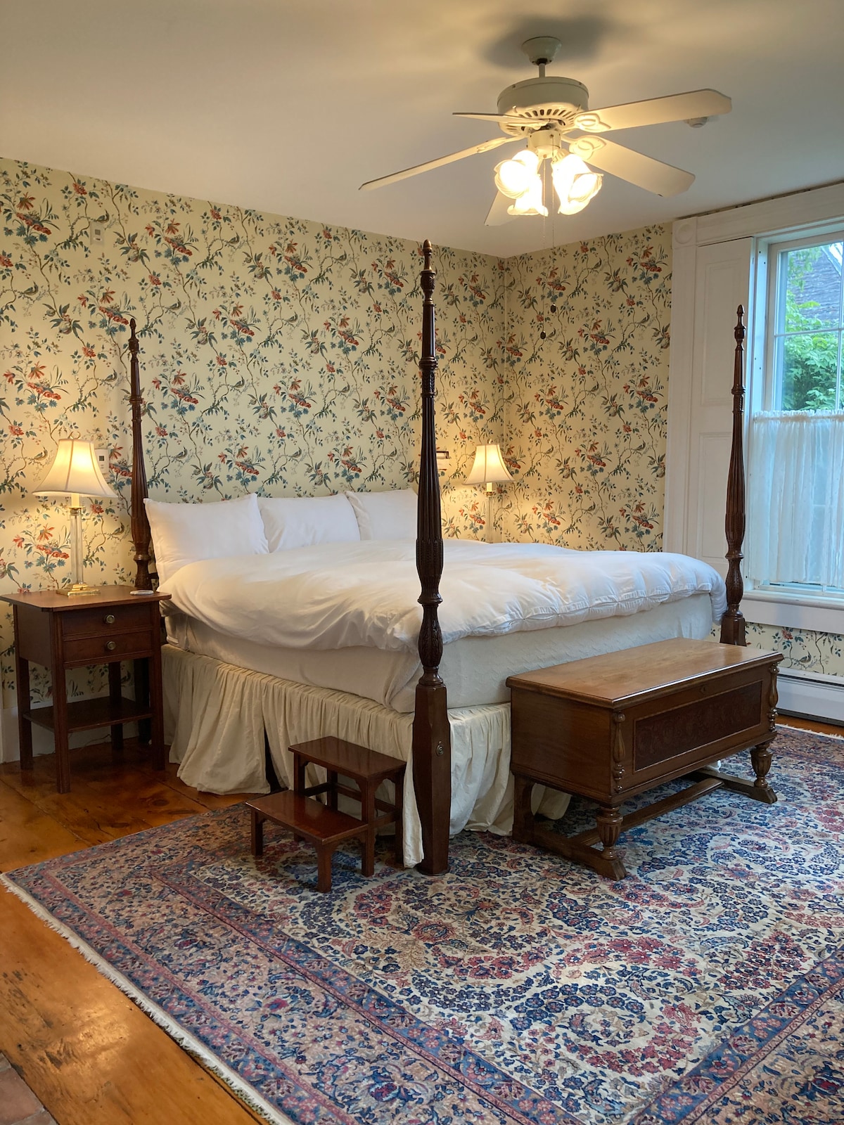 Მთავარი აპარტამენტი 1 სართულზე, თანდართული აბაზანა-ტუალეტით 