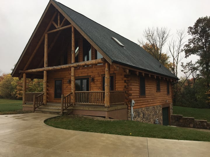 Log Cabin Living. Cabins for Rent in Sugarcreek, Ohio, United States