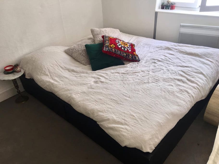 Queen size bed