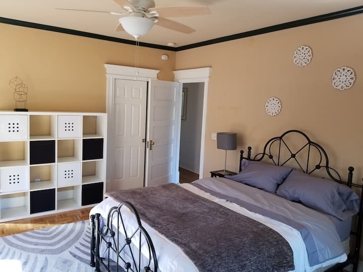 غرفة النوم الرئيسية