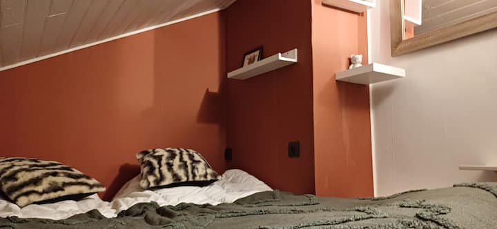 Mezzanine na kitanda mara mbili