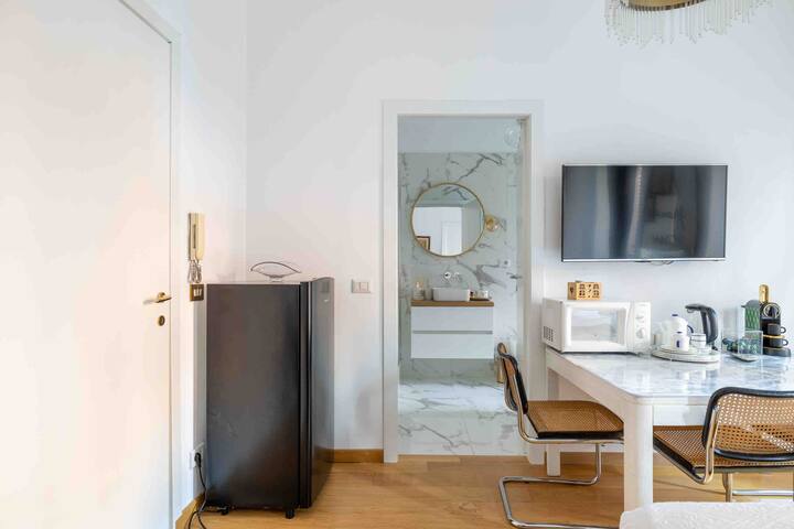 Unique Grand Trevi luxury Apartment gallery image 5