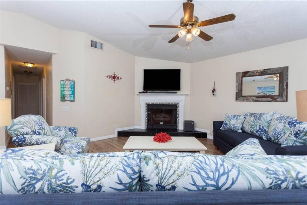 Make yourself at home! - Beautifully decorated living area outfitted with tropical colors, comfortable couches and chairs ideal f
