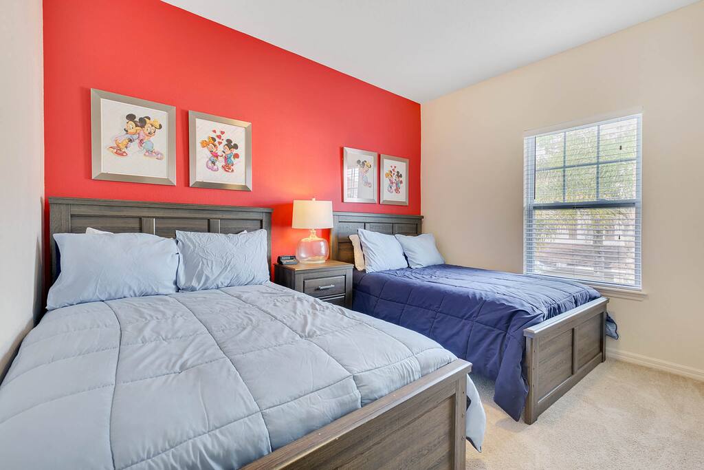 Bedroom 3: Upper Level