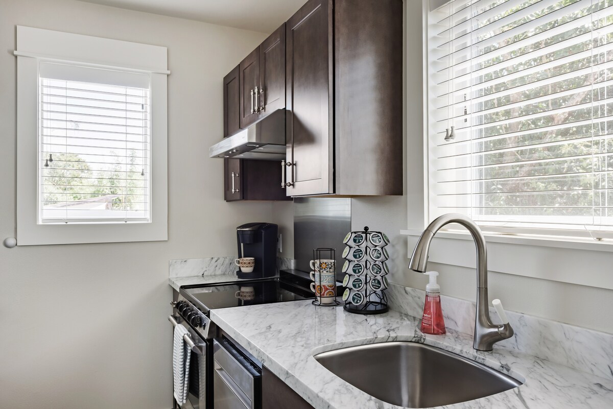 Charming Chestnut Carriage House in East Austin