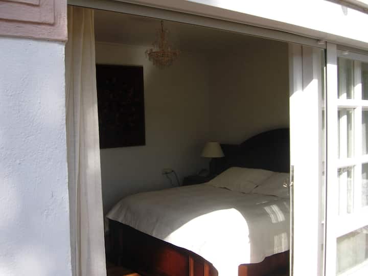 chumba cha dormitorio