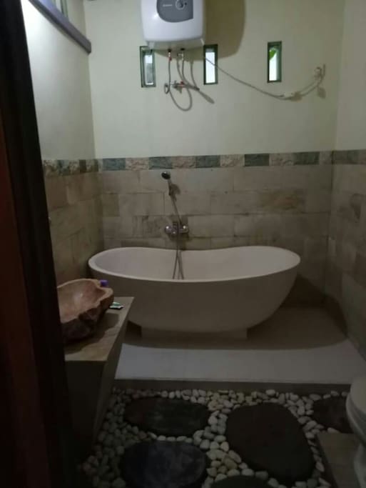 Kamar mandi 1