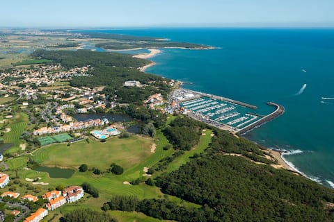 Popular Airbnb listing: Apartment close to the beaches in Les Sables d'Olonne in Talmont Saint Hilaire