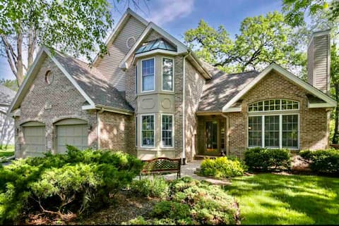 Stunning 12-person Home ~Game Room~Pet Friendly