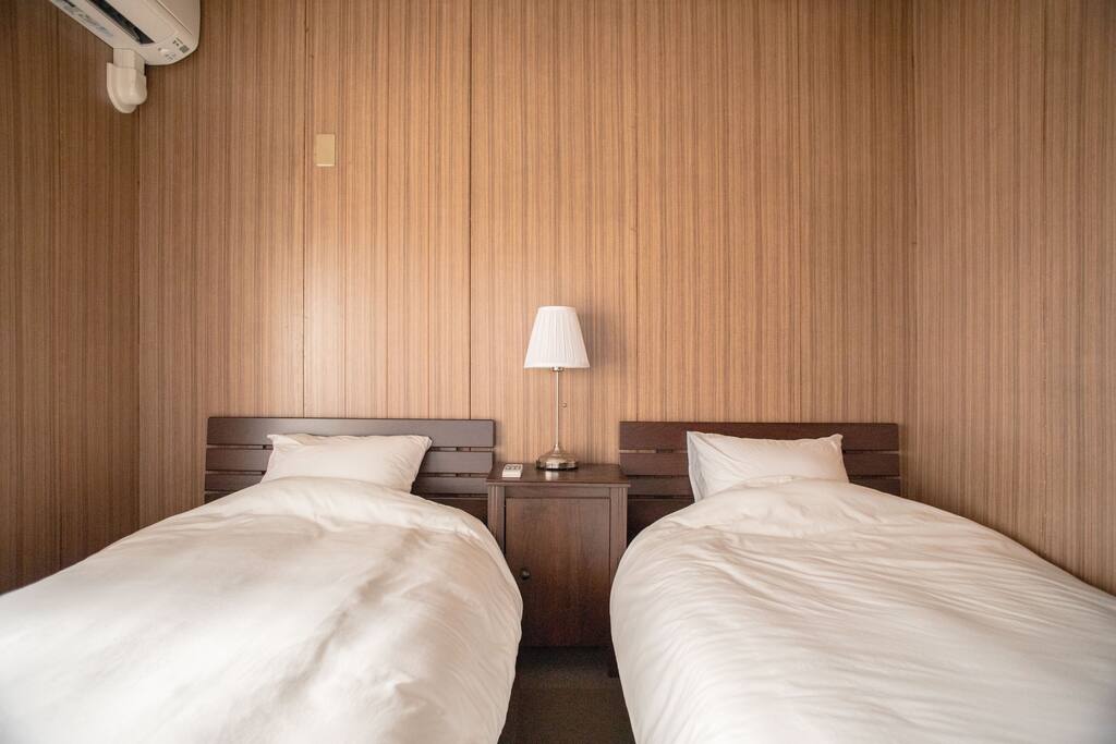 洋室ツイン
Western-style room(1-2 person)