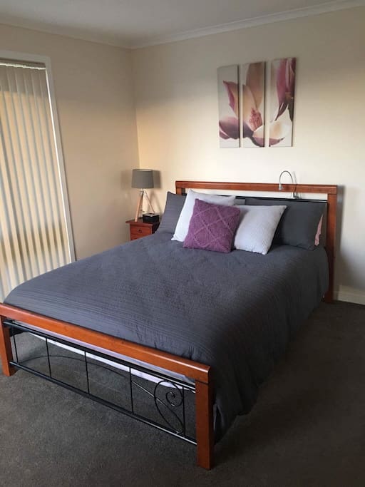 Main Bedroom - Queen Size Bed