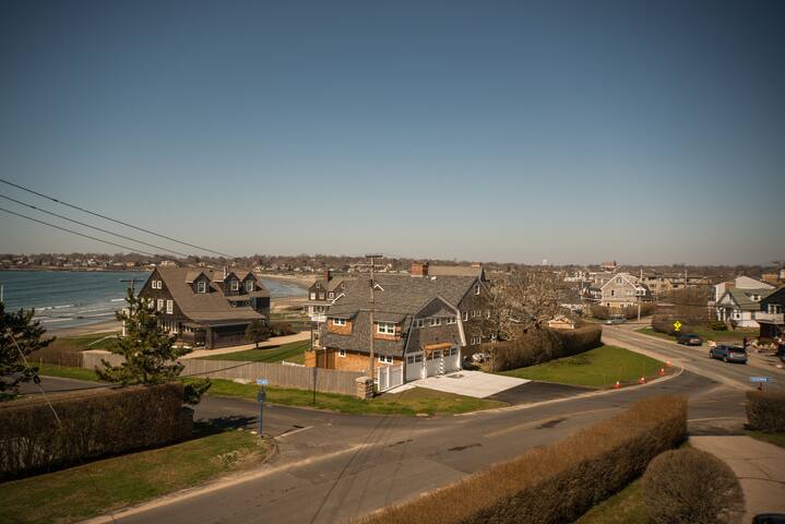 Beach View House steps to Beach-Newport 12 beds gallery image 5