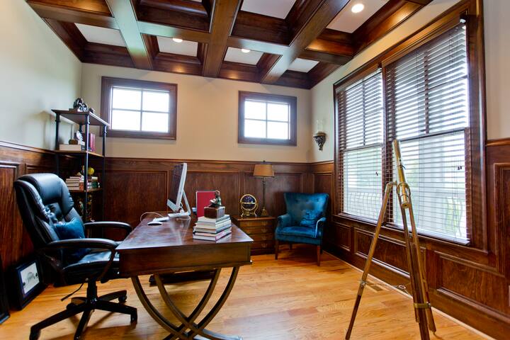 Massive Palace Close to Downtown! gallery image 3