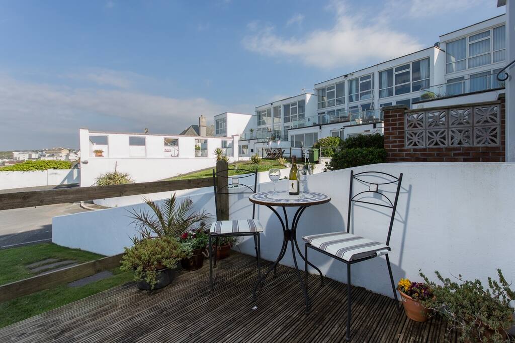 Studio Apartment by Fistral Beach Apartments for Rent in Newquay