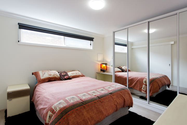 Tranquil retreat in suburbia