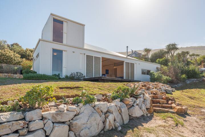 Chic & simple beach cabin on Cape Point Reserve gallery image 4