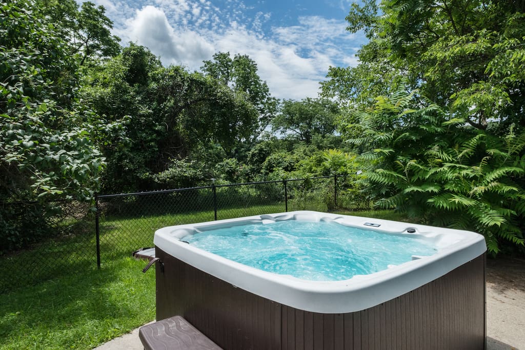 Watch the stars and the moon from the comfort and warmth of our 6-person hot tub. Jets massage your body while the colored lights are a treat for your eyes,