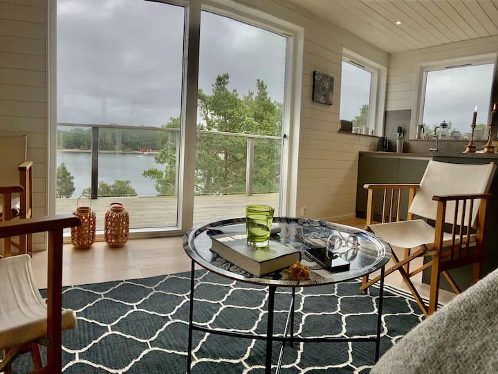 Modern Designstuga Med Utsikt Mot Ytterskärgården - Sandhamn